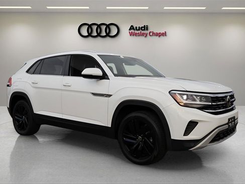 Used 2023 Volkswagen Atlas Cross Sport SE w/ Black Wheel Package image 7