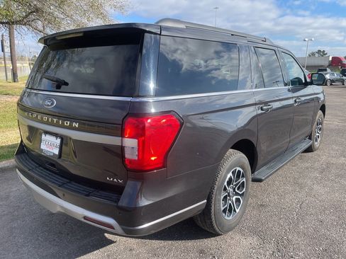 Used 2024 Ford Expedition Max XLT image 7