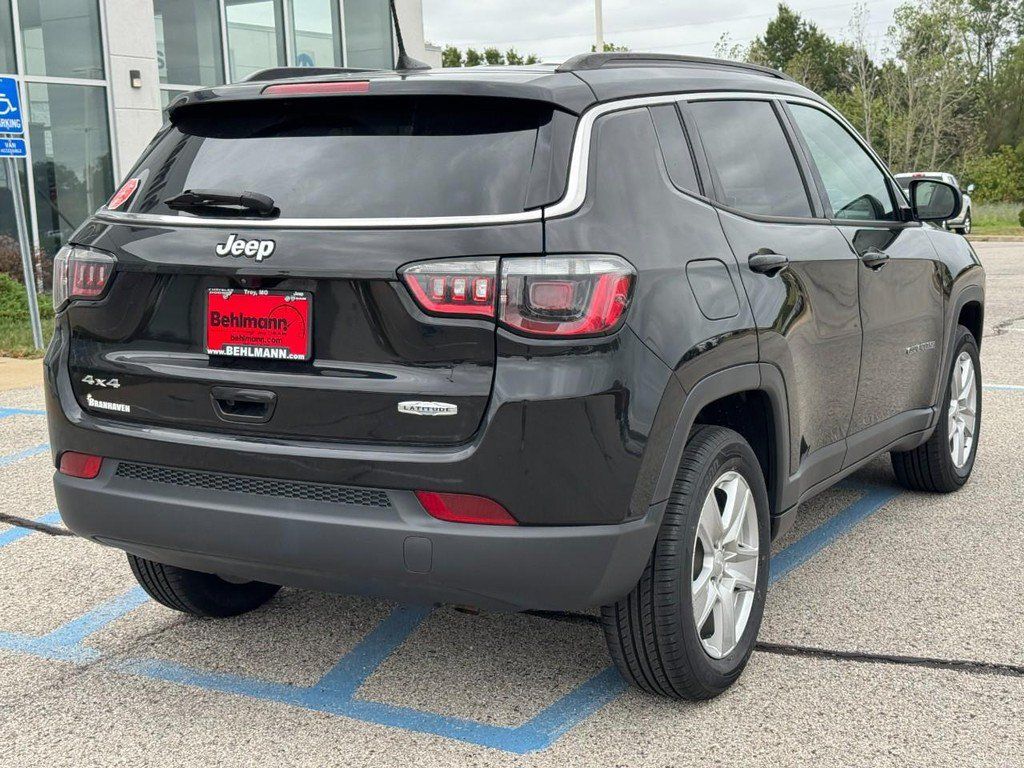 Used 2022 Jeep Compass Latitude w/ Convenience Group AWD/4WD image 4