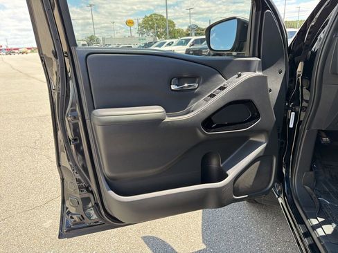 Used 2023 Nissan Frontier SV w/ Midnight Edition Package AWD/4WD image 10