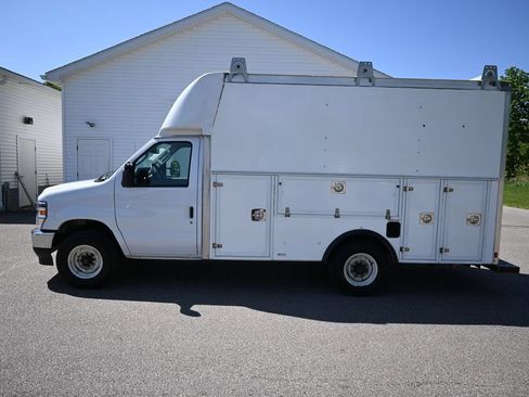 Used 2022 Ford E-350 and Econoline 350 Super Duty w/ Power Windows & Locks Group RWD image 8
