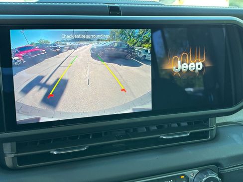 Used 2025 Jeep Wrangler Unlimited Sahara AWD/4WD image 23