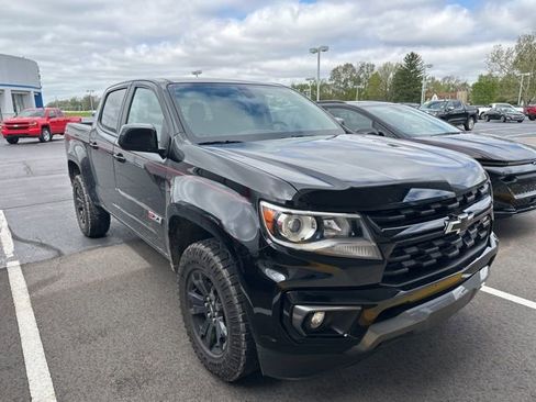 Used 2022 Chevrolet Colorado Z71 w/ Z71 Midnight Edition AWD/4WD image 2