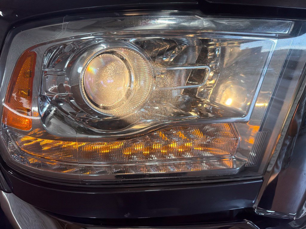 Used 2018 RAM 2500 Laramie AWD/4WD image 9