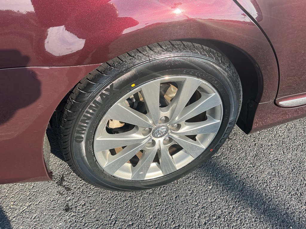 Used 2012 Toyota Avalon Limited FWD image 5