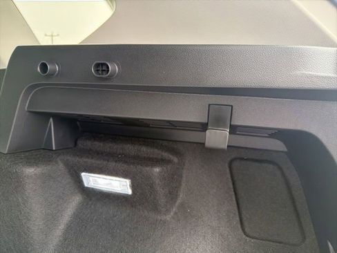 New 2026 Volkswagen Taos SE image 21