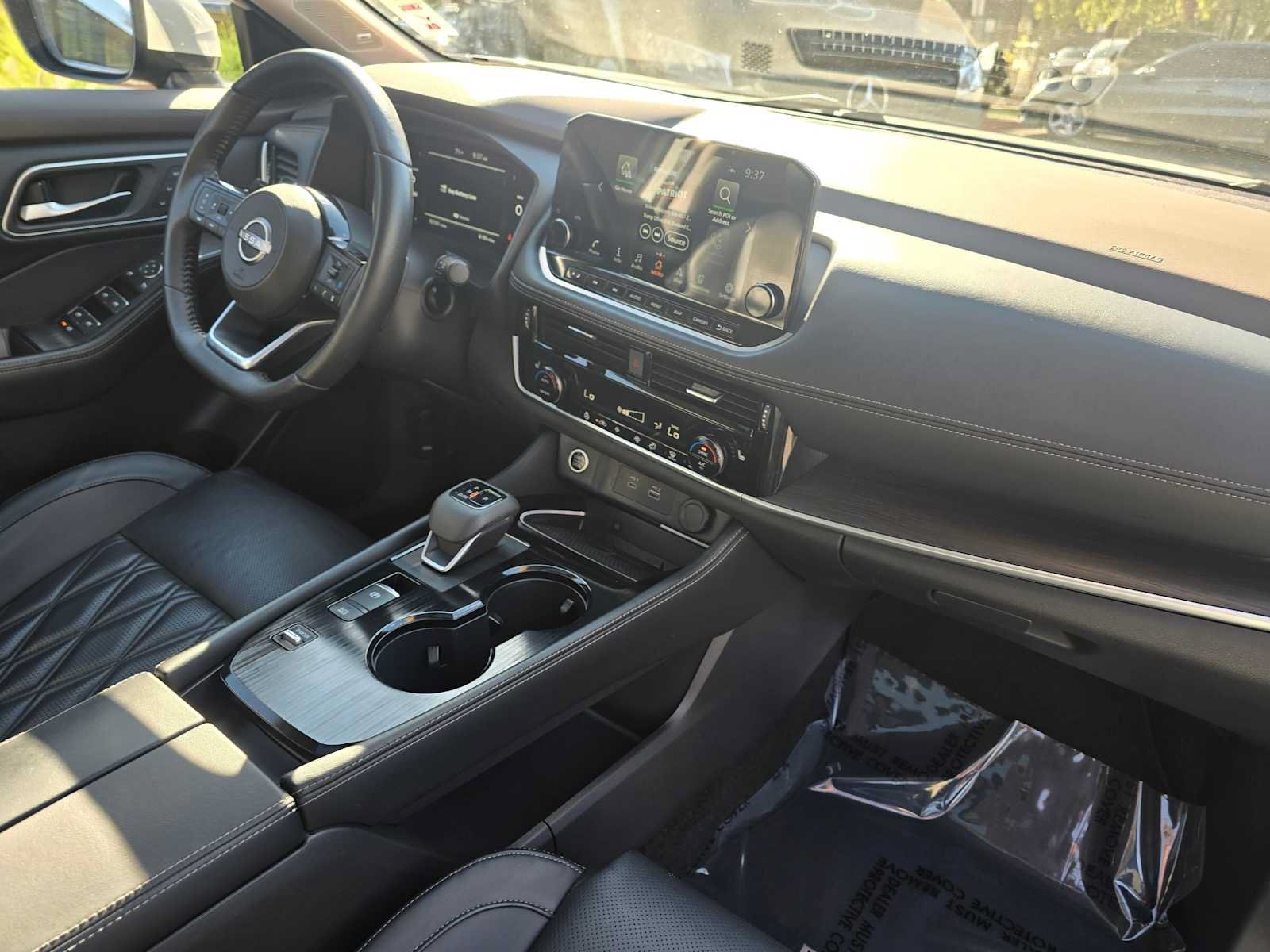 Used 2023 Nissan Rogue Platinum FWD image 11