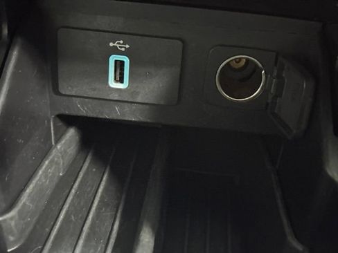Used 2019 Ford Explorer XLT w/ Equipment Group 202A AWD/4WD image 22