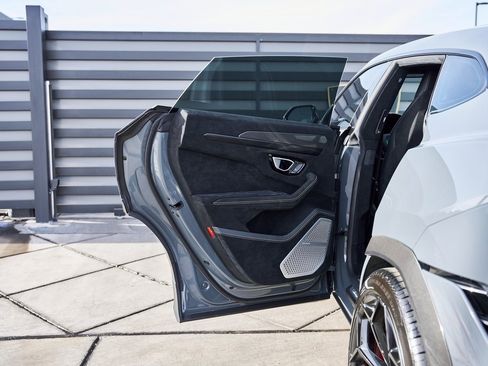 Used 2024 Lamborghini Urus Performante image 32