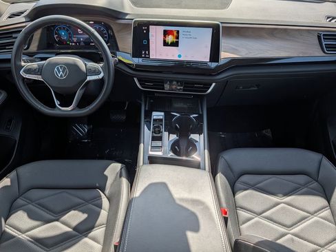 Used 2025 Volkswagen Atlas SE image 27