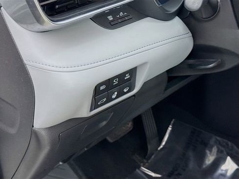 Used 2021 Toyota Highlander Platinum image 10