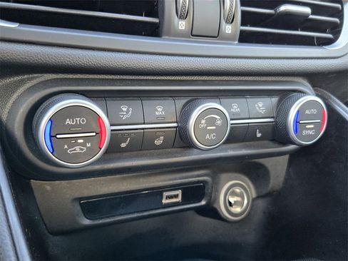 Used 2023 Alfa Romeo Giulia Veloce image 18