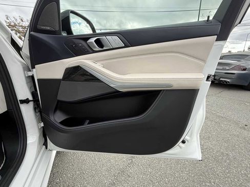 Used 2021 BMW X7 M50i image 36