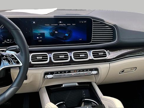 Used 2025 Mercedes-Benz GLE 450e 4MATIC image 7