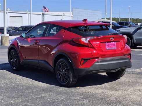 Used 2020 Toyota C-HR LE image 4