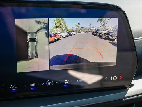 Used 2025 Chevrolet Traverse LT w/ Driver Confidence Package FWD image 22