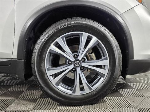 Used 2018 Nissan Rogue SL w/ Premium Package FWD image 12