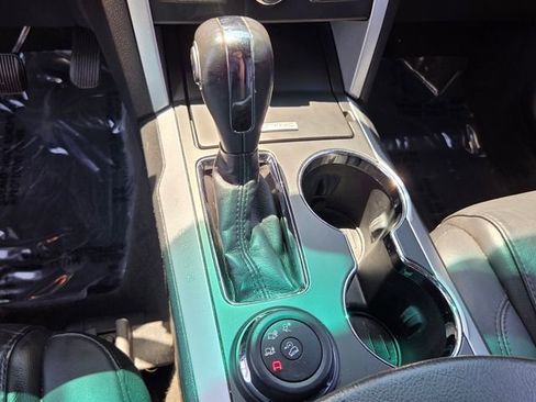 Used 2015 Ford Explorer XLT w/ Equipment Group 202B AWD/4WD image 27