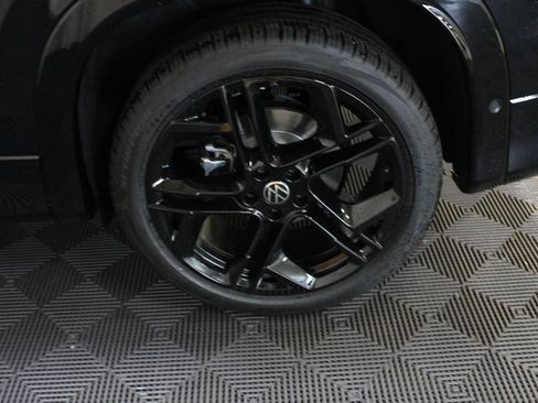 New 2025 Volkswagen Tiguan SE R-Line image 21