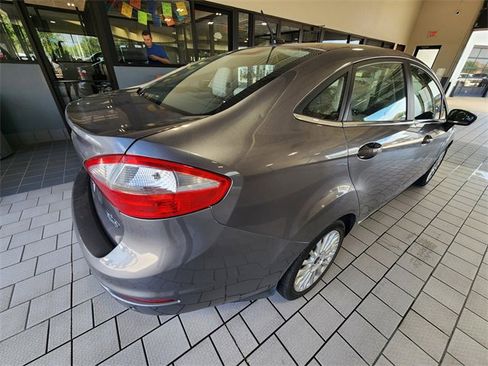 Used 2014 Ford Fiesta Titanium FWD image 4