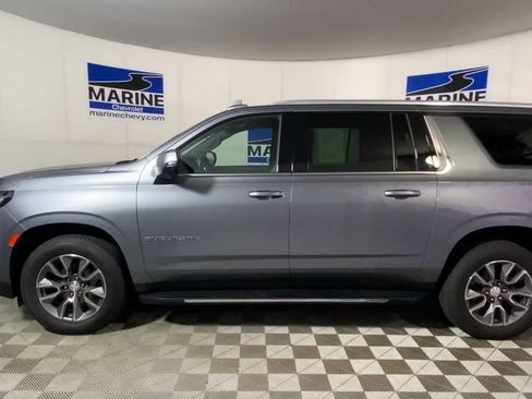Used 2022 Chevrolet Suburban LT w/ Luxury Package AWD/4WD image 7