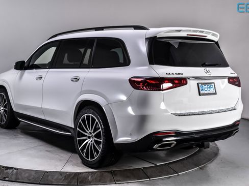 Used 2024 Mercedes-Benz GLS 580 4MATIC image 4