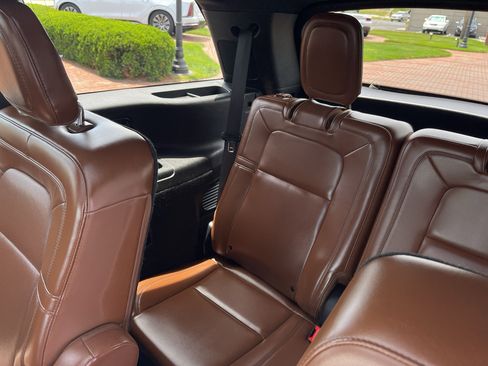 Used 2020 Lincoln Aviator Reserve w/ Equipment Group 202A AWD/4WD image 29