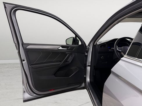 Used 2023 Volkswagen Tiguan SE image 19