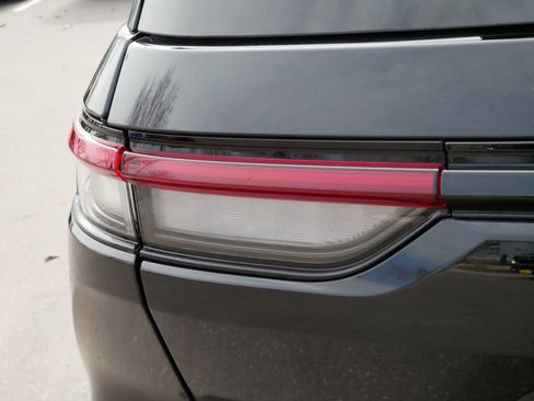 Used 2023 Jeep Grand Cherokee Altitude image 17