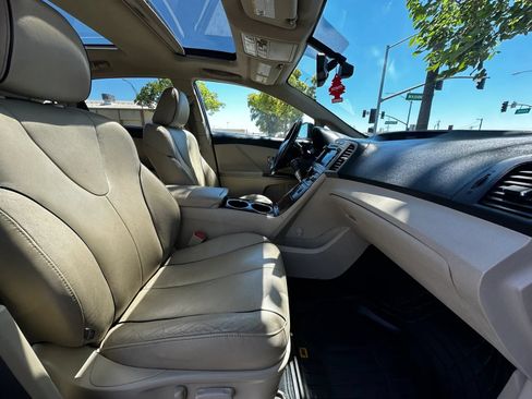 Used 2011 Toyota Venza AWD w/ Premium Pkg #2 image 8