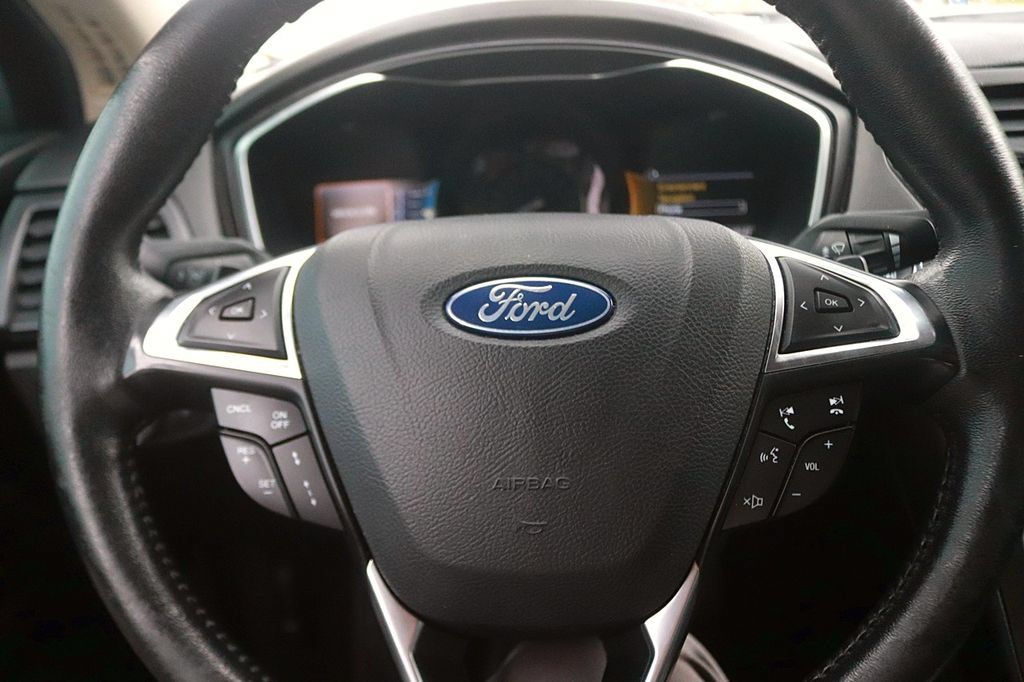 Used 2019 Ford Fusion Titanium AWD/4WD image 18