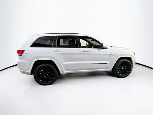 Used 2022 Jeep Grand Cherokee Laredo X image 4