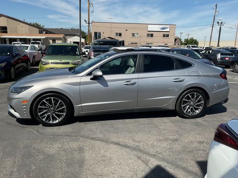 Used 2022 Hyundai Sonata Limited w/ Cargo Package FWD image 4