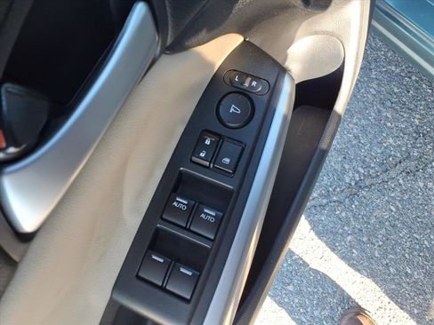 Used 2014 Honda Crosstour EX image 18