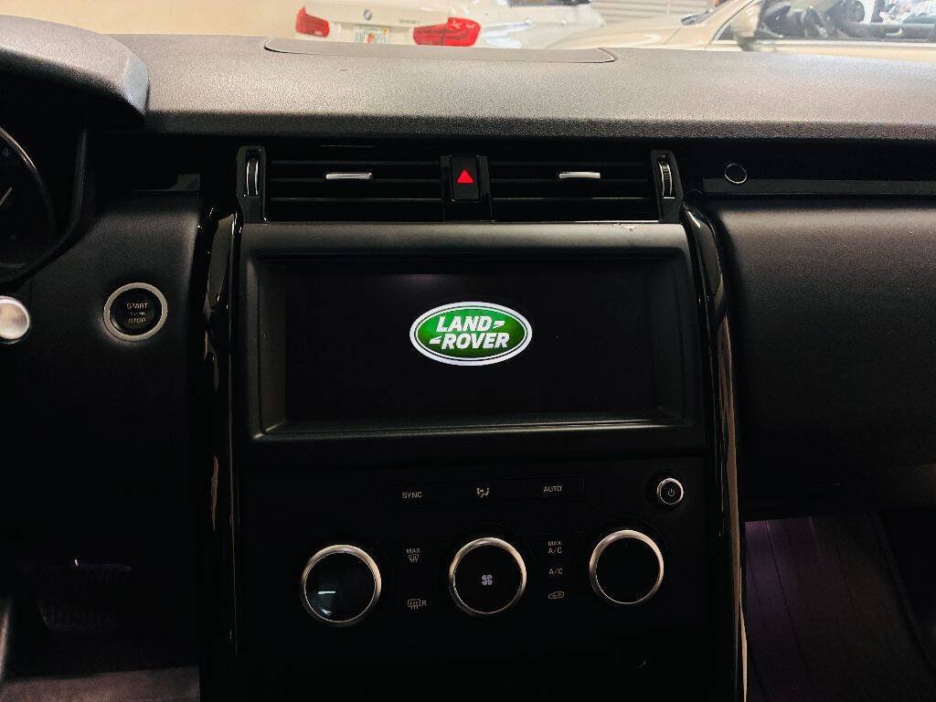 Used 2020 Land Rover Discovery SE AWD/4WD image 25
