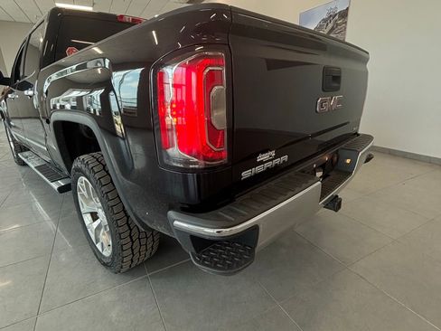 Used 2018 GMC Sierra 1500 SLT w/ SLT Premium Package image 9