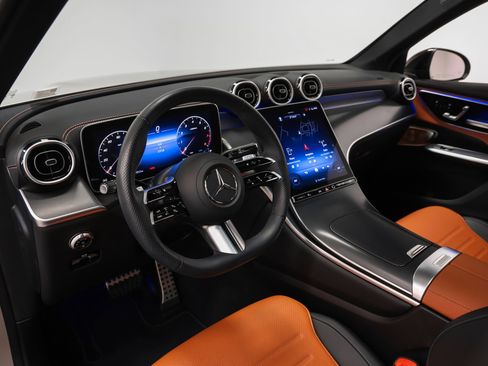 Used 2024 Mercedes-Benz GLC 300 image 4