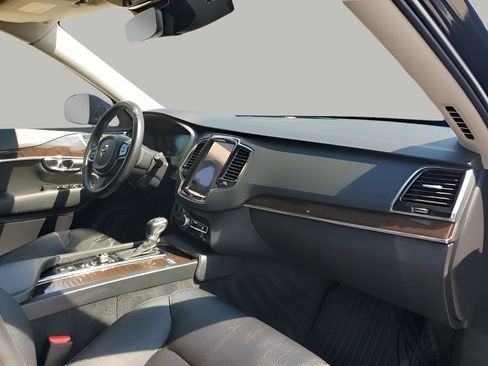 Used 2017 Volvo XC90 T5 Momentum w/ Vision Package image 13