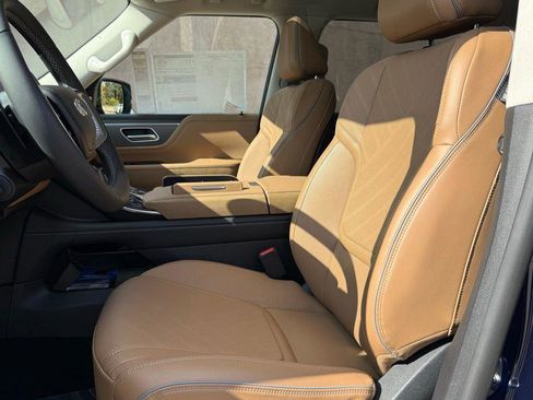 New 2026 INFINITI QX80 Luxe image 16