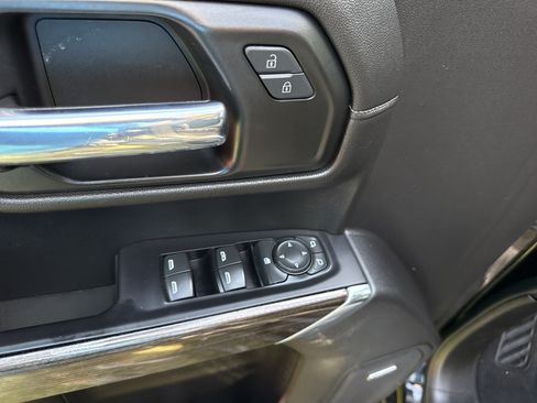 Used 2020 Chevrolet Silverado 1500 RST w/ Texas Edition AWD/4WD image 33