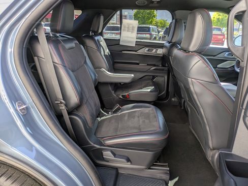 Used 2025 Ford Explorer ST AWD/4WD image 33