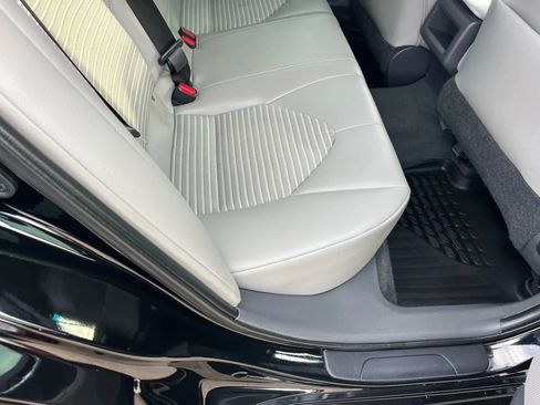 Used 2020 Toyota Camry SE image 15