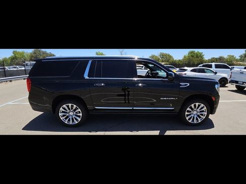 Used 2023 GMC Yukon XL Denali w/ Denali Reserve Package AWD/4WD image 14