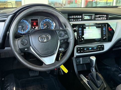 Used 2018 Toyota Corolla LE w/ Carpet Mat Package (TMS) image 29
