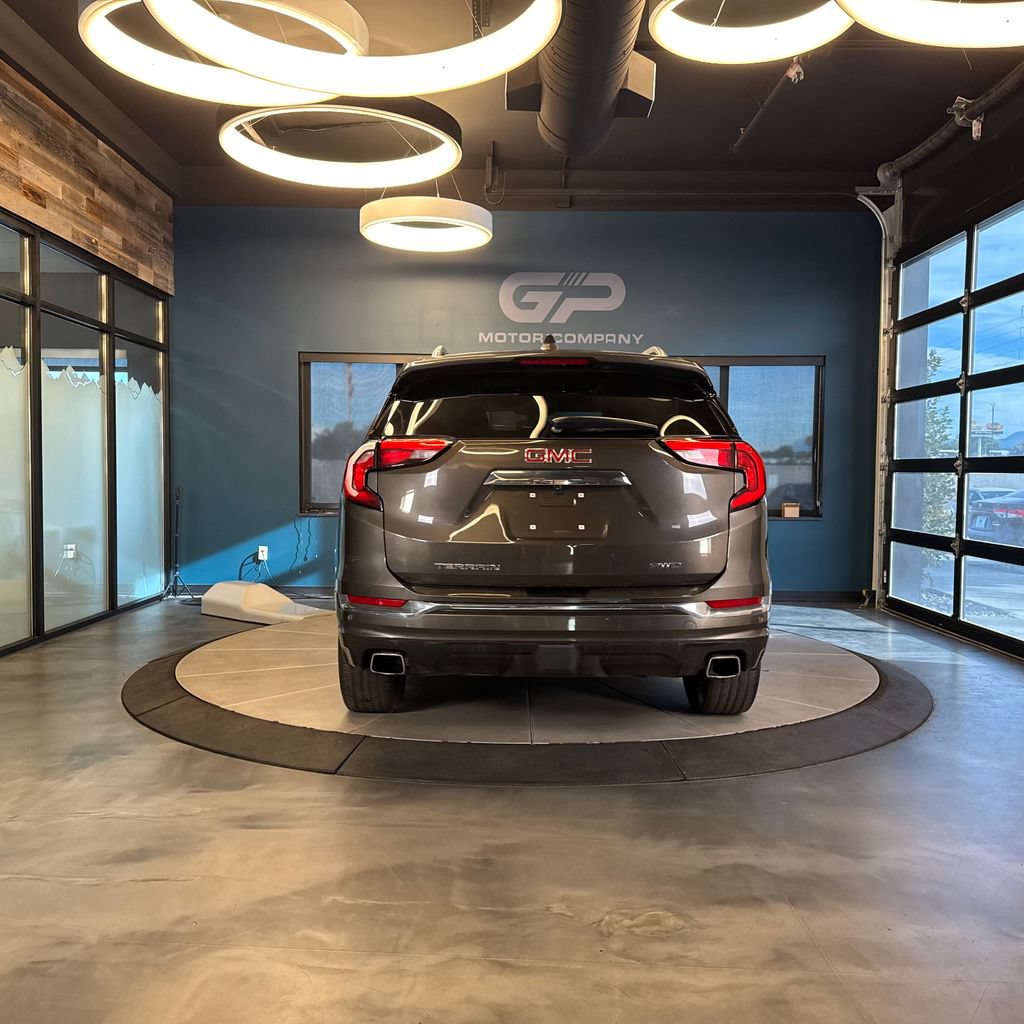 Used 2019 GMC Terrain Denali w/ GMC Pro Grade Package AWD/4WD image 4