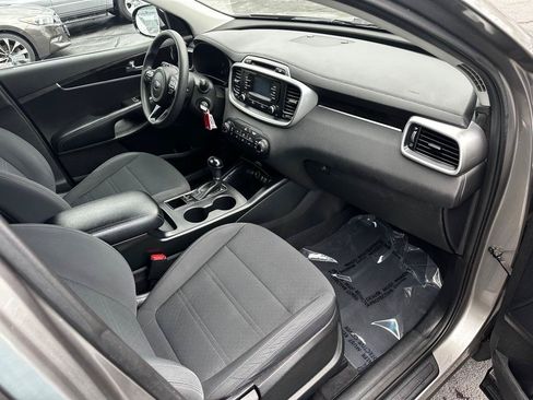 Used 2017 Kia Sorento AWD image 13