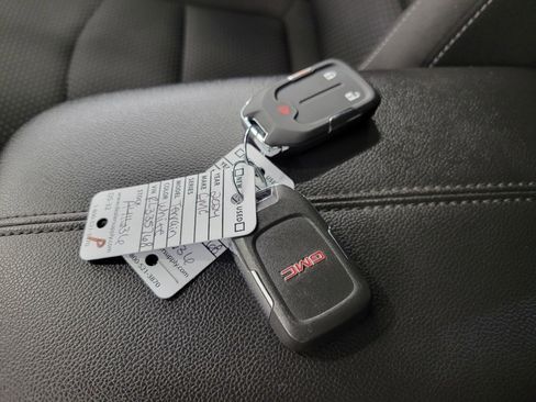 Used 2024 GMC Terrain SLE image 27