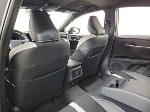 Used 2025 Toyota Camry SE w/ Convenience Package FWD image 11