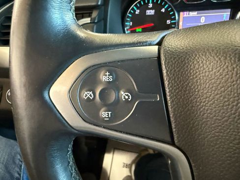 Used 2015 Chevrolet Suburban LS image 19