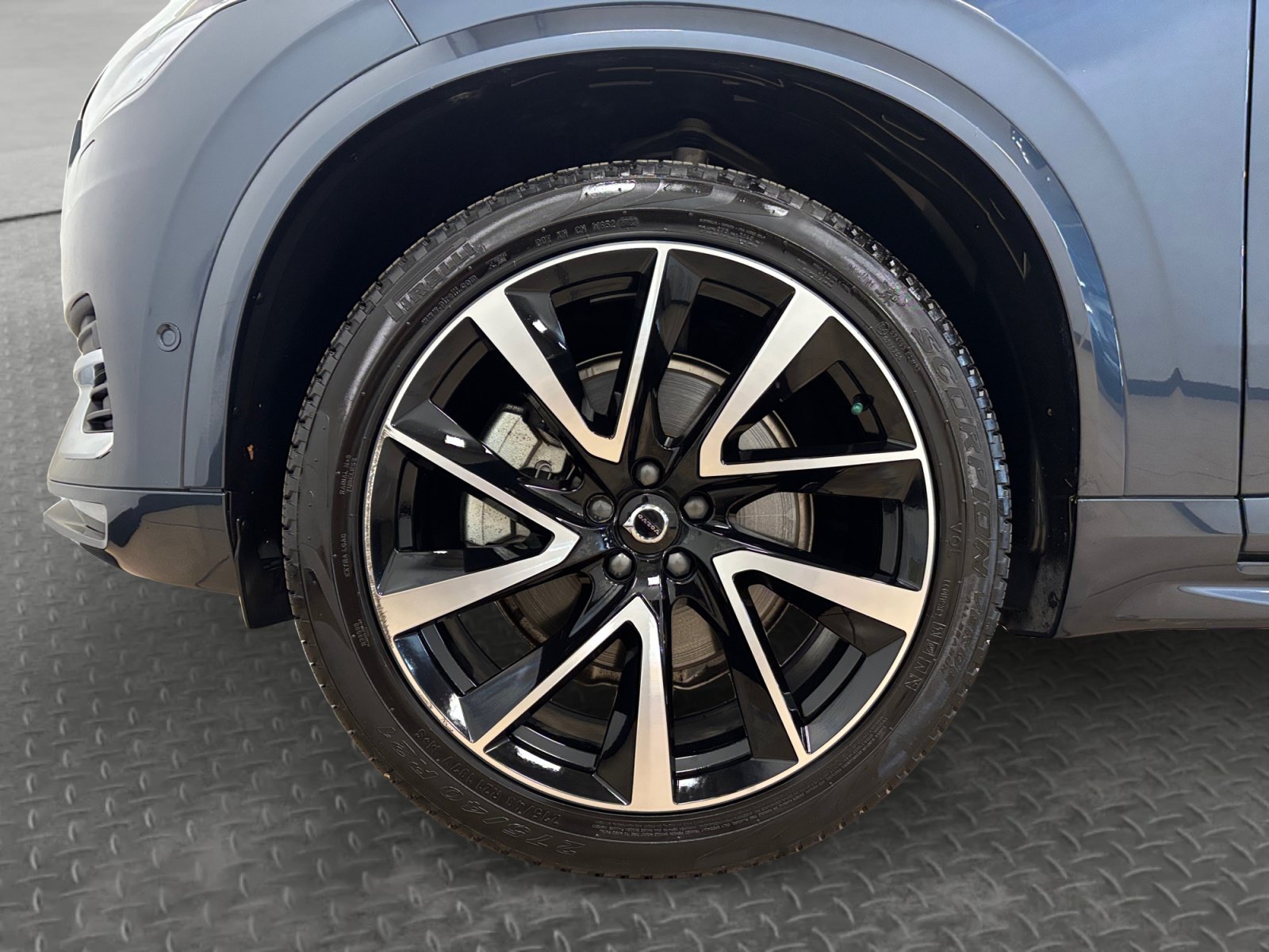 Used 2024 Volvo XC90 B6 Ultimate w/ Protection Package Premier AWD/4WD image 21